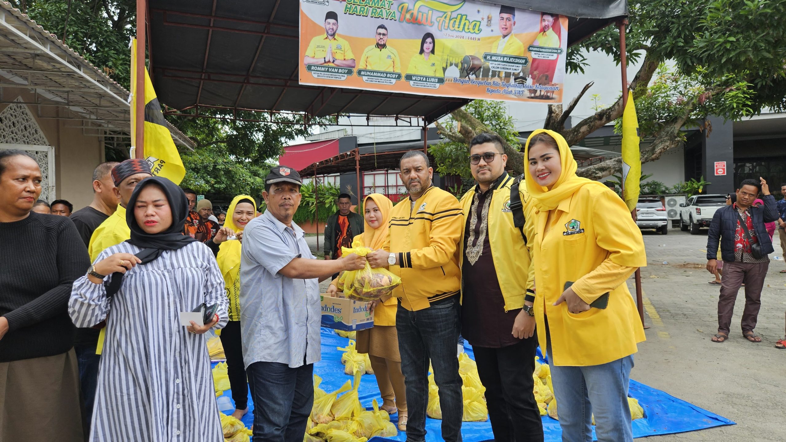PK Golkar Medan Polonia Sembelih Sapi Seberat 400 Kilogram