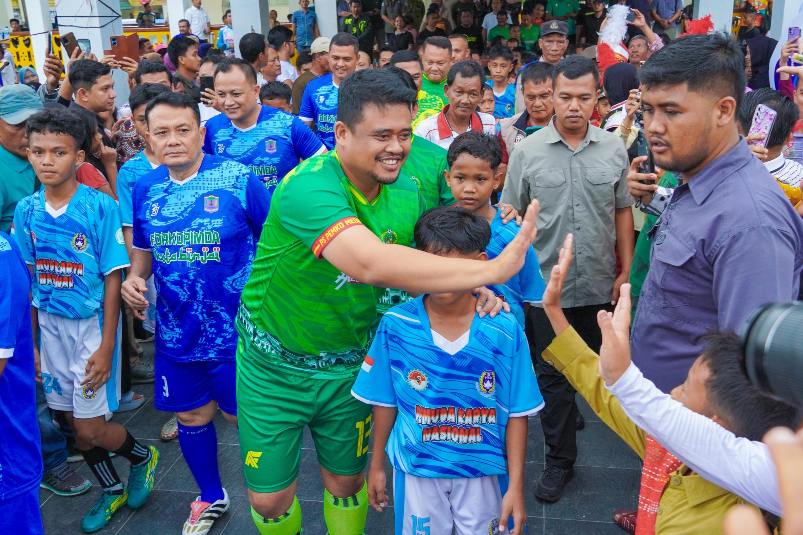 Warga Binjai Sambut Hangat Bobby Nasution di Friendly Match Silaturahmi Kolaborasi