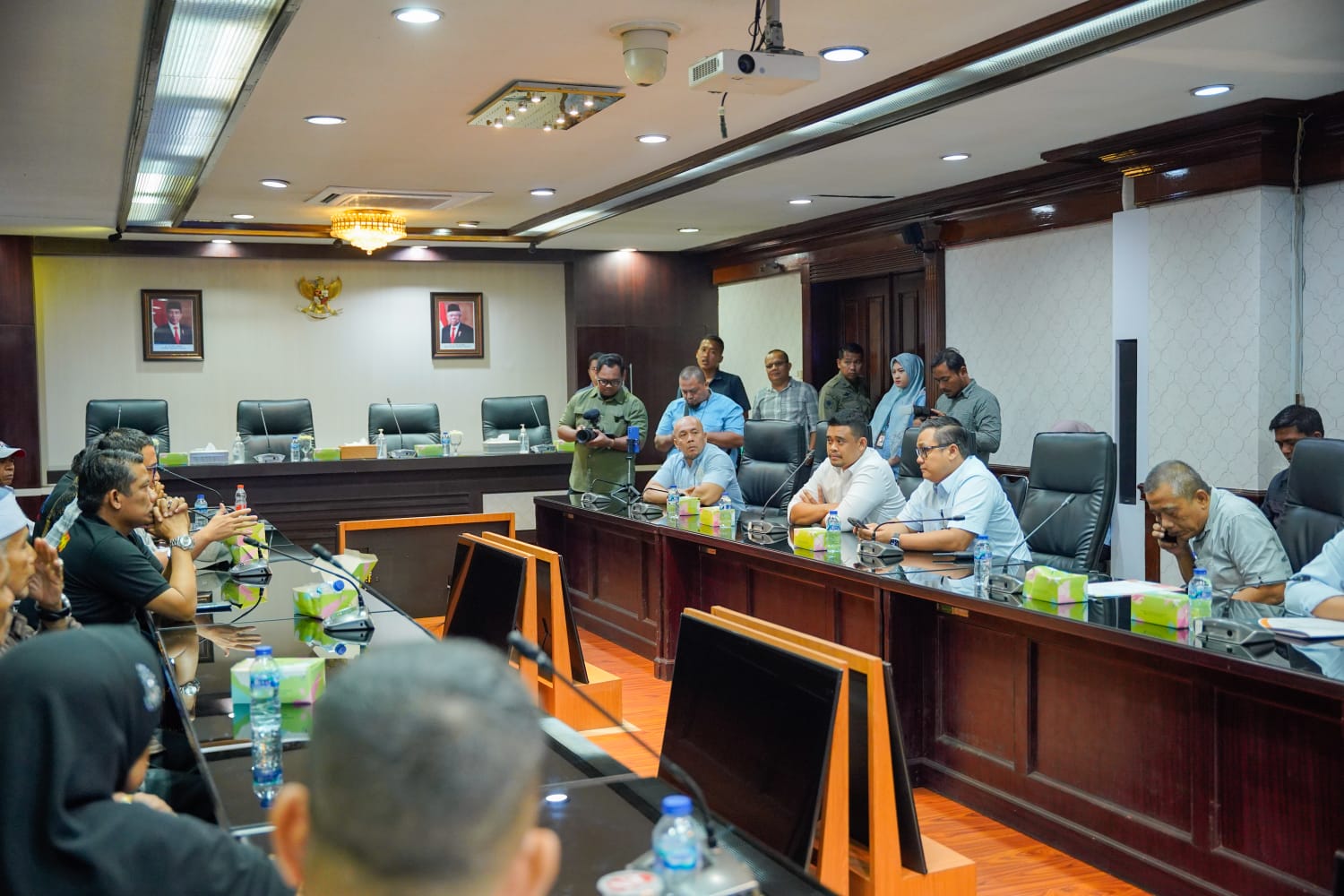 Diskusi dengan Bobby Nasution, Pedagang Pusat Pasar Setujui Revitalisasi