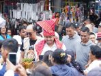 Bobby Nasution Belanja dan Tinjau Pasar Kabanjahe, Pedagang: Gubernur Kami Ganteng Banget