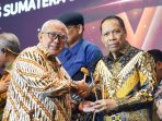 Rektor UMSU Terima SPS Sumut Awards 2024