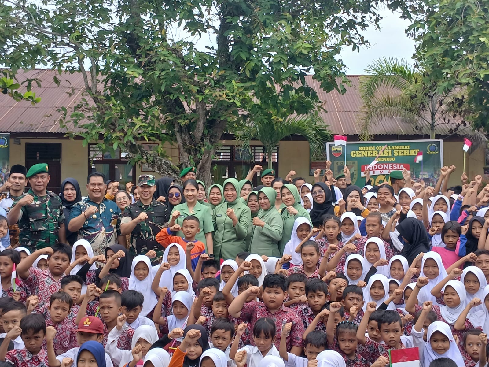 Kurangi Angka Stunting, Kodim 0203/Lkt Bagi Makan Bergizi 445 Siswa SD