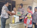 Bagikan Bansos, Polres Labusel Imbau Warga Aktifkan Poskamling