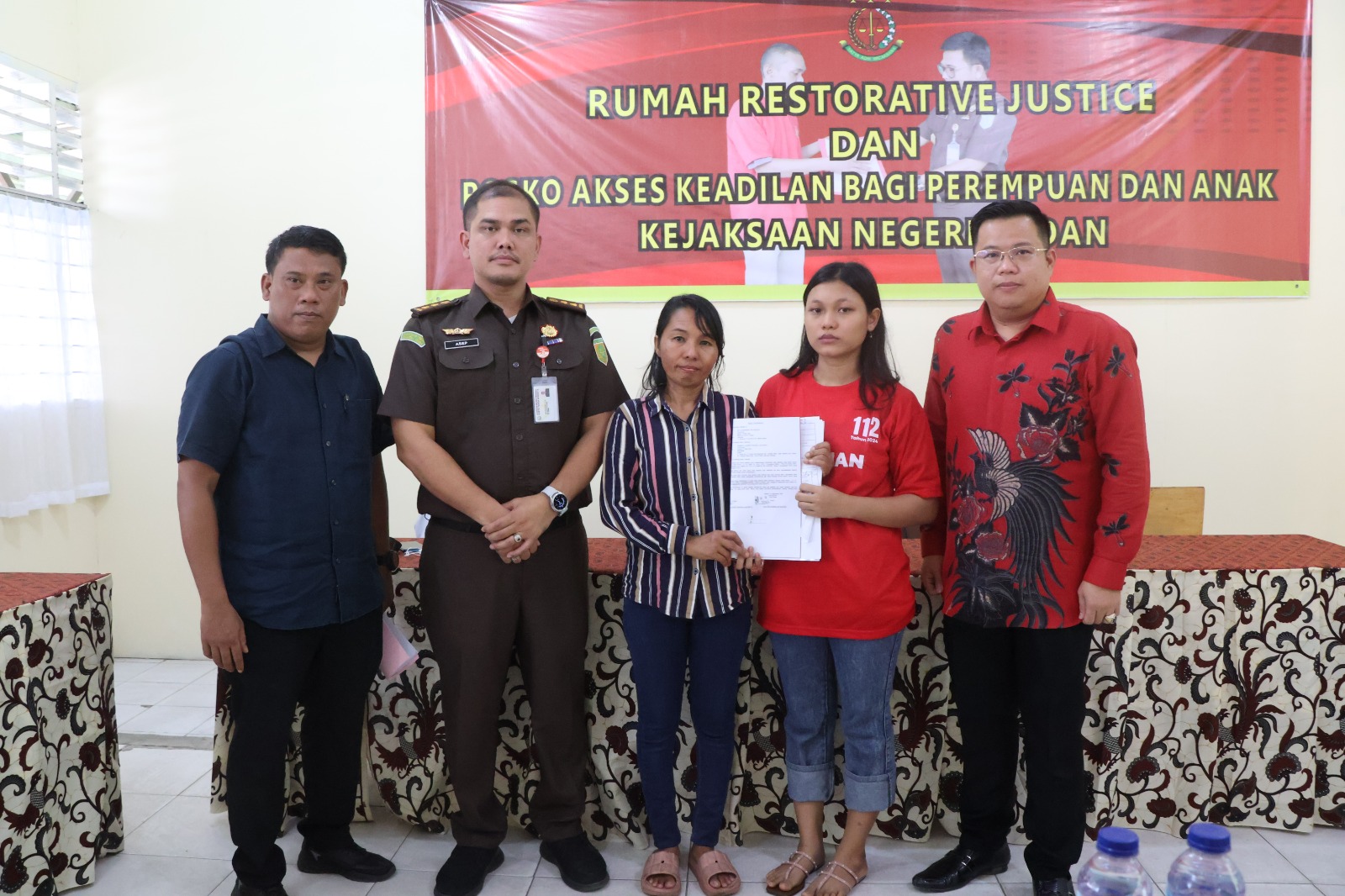 Jaksa Kejari Medan Asepte Gaulle Ginting Damaikan Tersangka Pencurian Dengan Korban Melalui Restorative Justice
