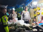 Cegah Premanisme dan Curanmor, Polres Labusel Patroli Pasar
