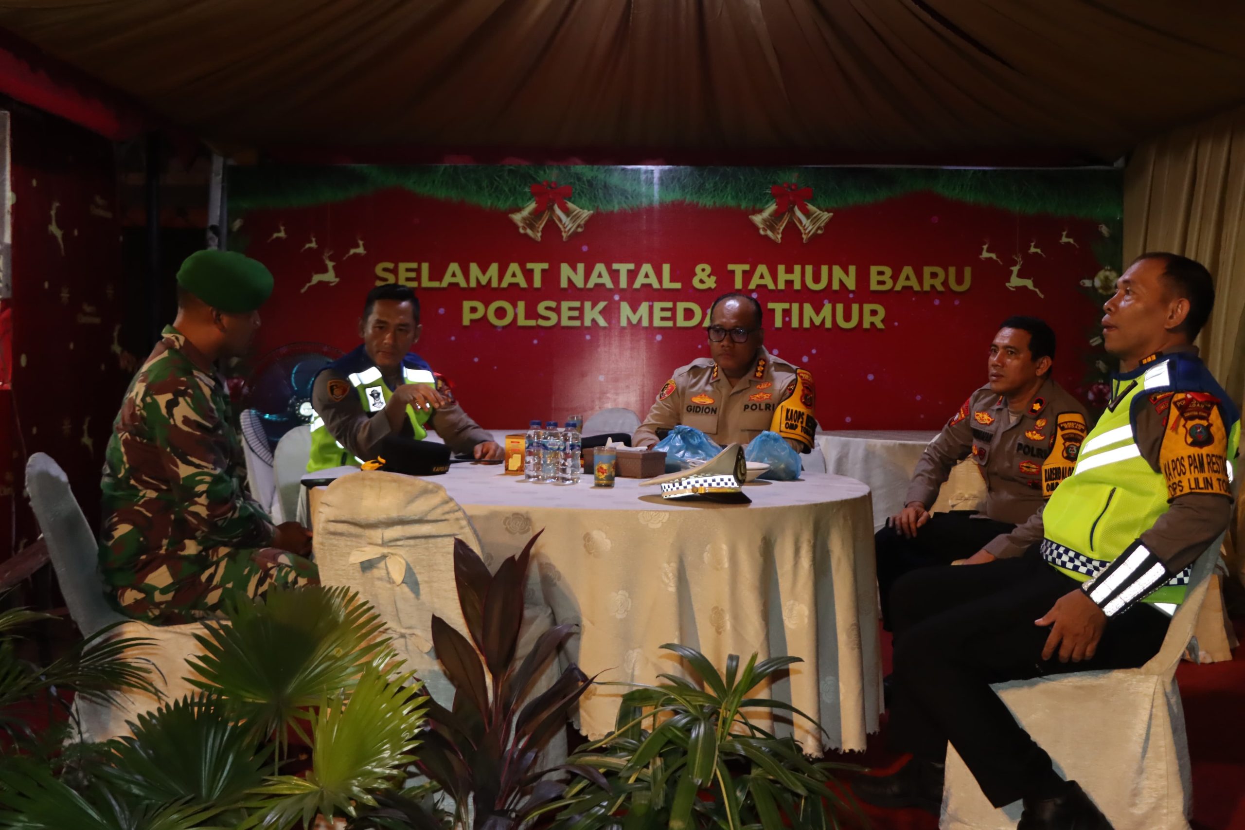 Kapolrestabes Medan Cek Pospam Nataru Pastikan Kesiapan Personel