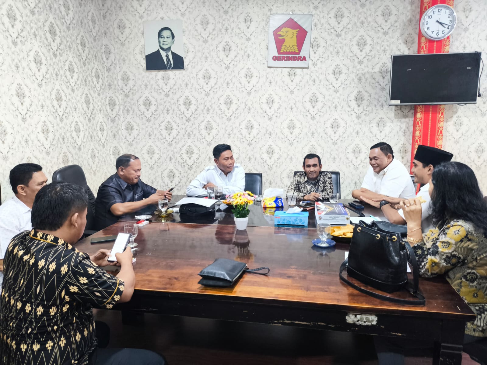 Silaturahmi ke Fraksi Gerindra DPRD Deli Serdang, Lom Lom Suwondo: Siap Jalankan Program Presiden Prabowo