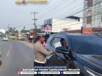 Minimalisir Laka Lantas, Polres Labusel Pasang Imbauan dan Bagikan Brosur