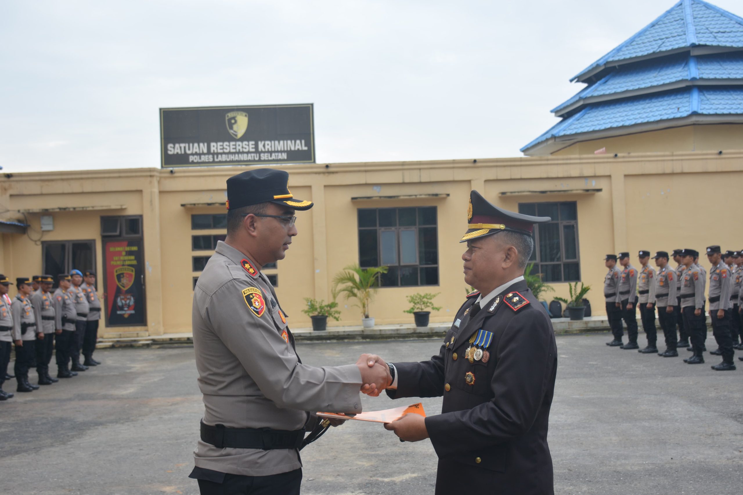 Upacara Purna Bhakti Kompol Ahyat, Kapolres Labusel: Apresiasi Atas Loyalitas Senior