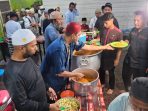 Komunitas India Muslim di Medan Bagi Ratusan Porsi Nasi Briani