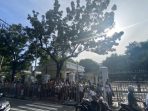 Antrean Warga Mengular Jelang Open House Perdana Prabowo di Istana Jakarta