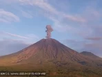 Gunung Semeru Erupsi, Tinggi Letusan 800 Meter di Atas Puncak
