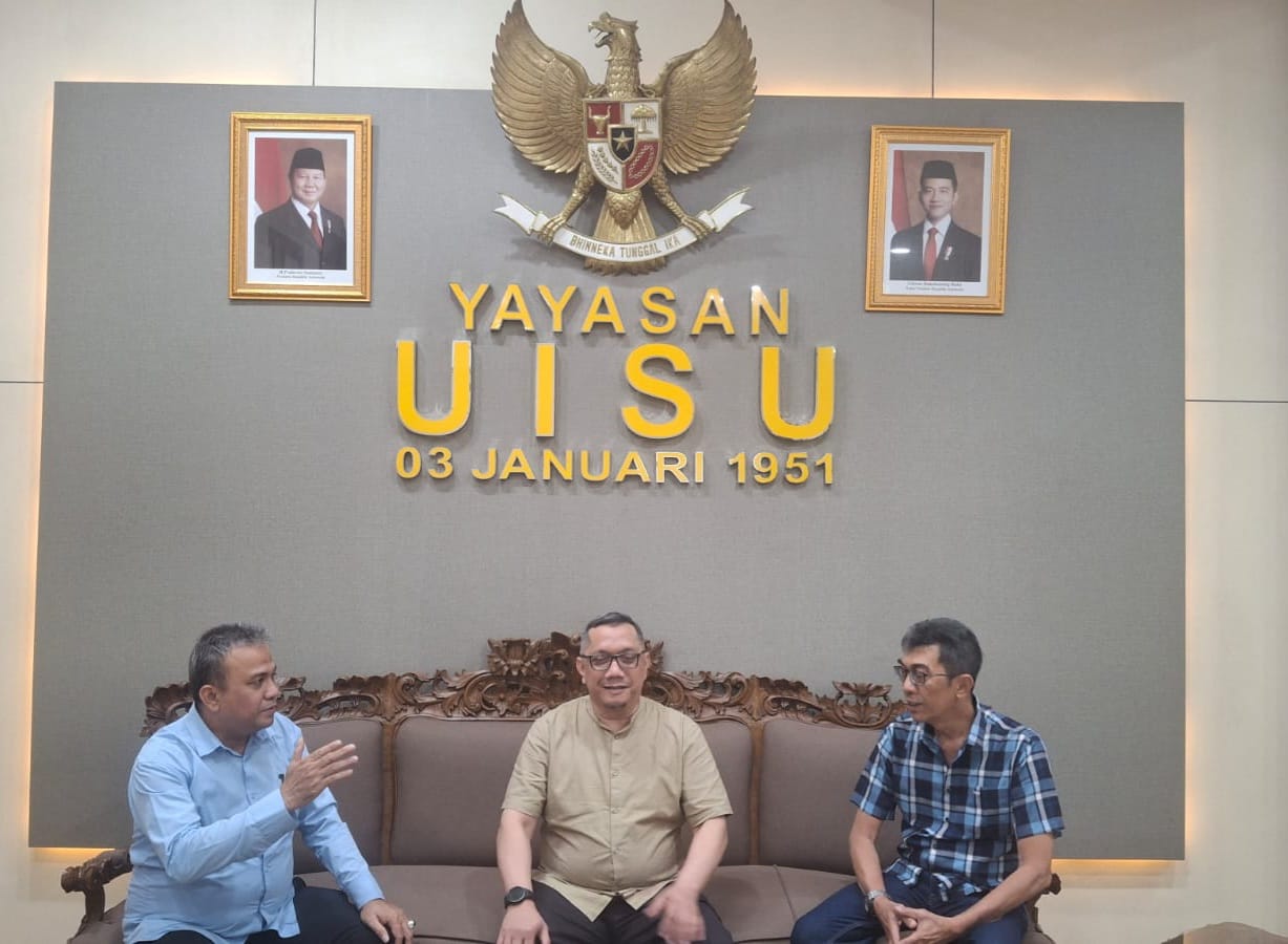 Tiga Prodi Unggul Yayasan Apresiasi Rektor UISU