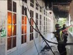 12 Kelas Lantai 2 Sekolah Northern Green School Medan Terbakar