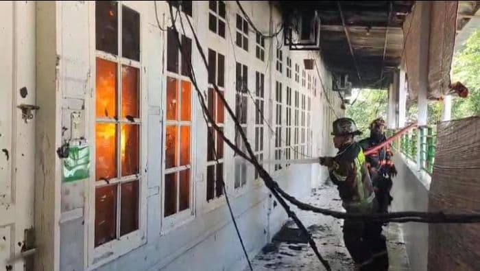 12 Kelas Lantai 2 Sekolah Northern Green School Medan Terbakar