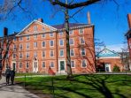 Trump Larang Harvard Terima Mahasiswa Asing