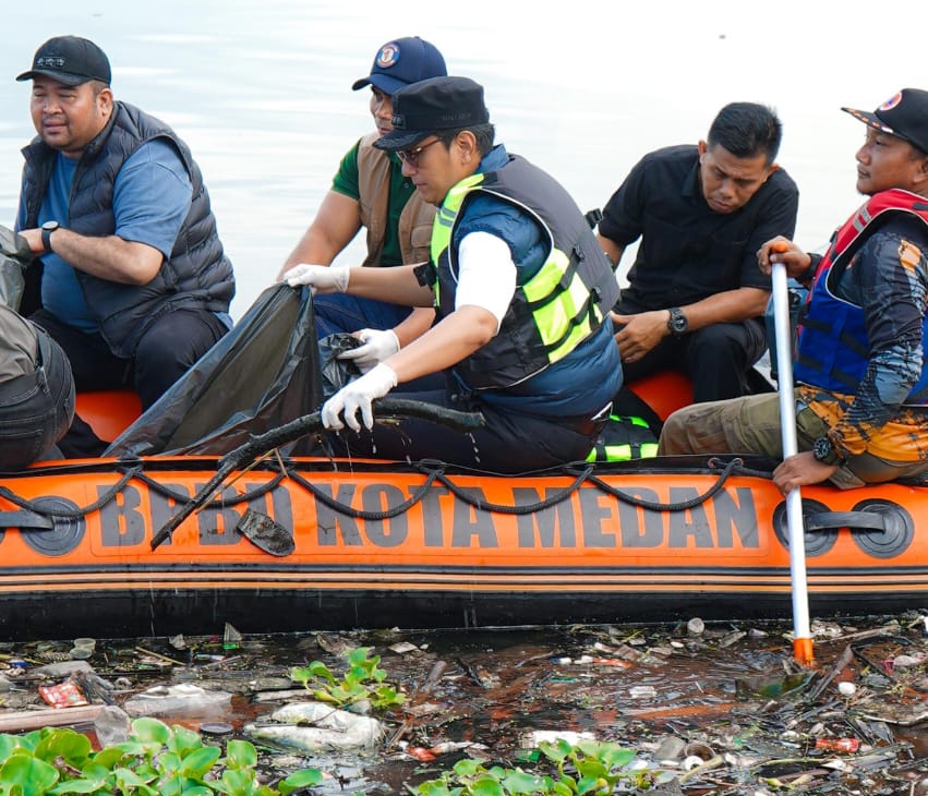 Rico Waas: Danau Siombak Indah, namun Tercemar Sampah