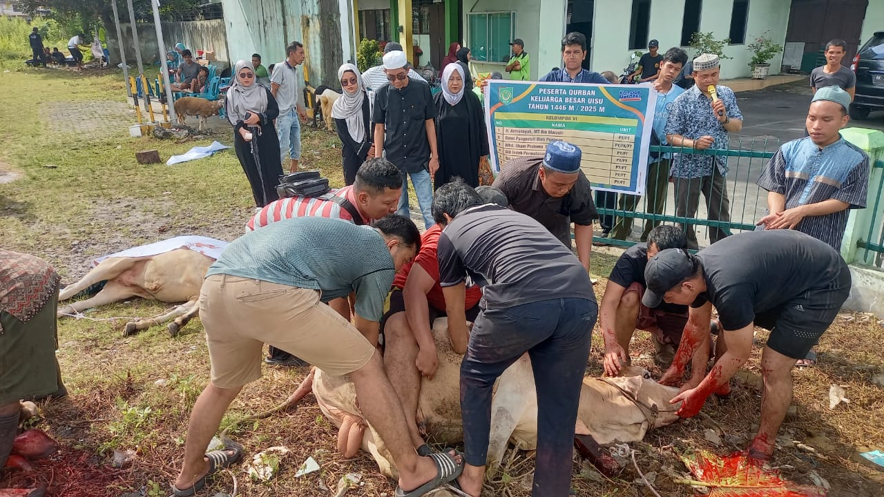 Sembelih 19 Hewan Qurban, Ketua Umum Yayasan UISU: Hikmahnya Dapat Saling Memberi