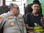 Kombes Pol Gidion Sambangi Rumah Kakek Disabilitas Korban Penipuan dan Pencurian