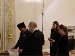 Presiden Putin Puji Buku 'Kepemimpinan Militer' Prabowo yang Diterjemahkan ke Bahasa Rusia