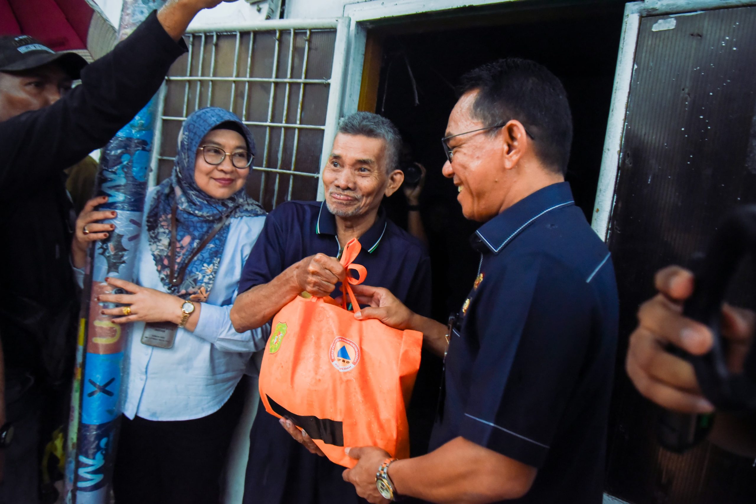 Wakil Walikota Medan Serahkan Bantuan Warga Korban Puting Beliung