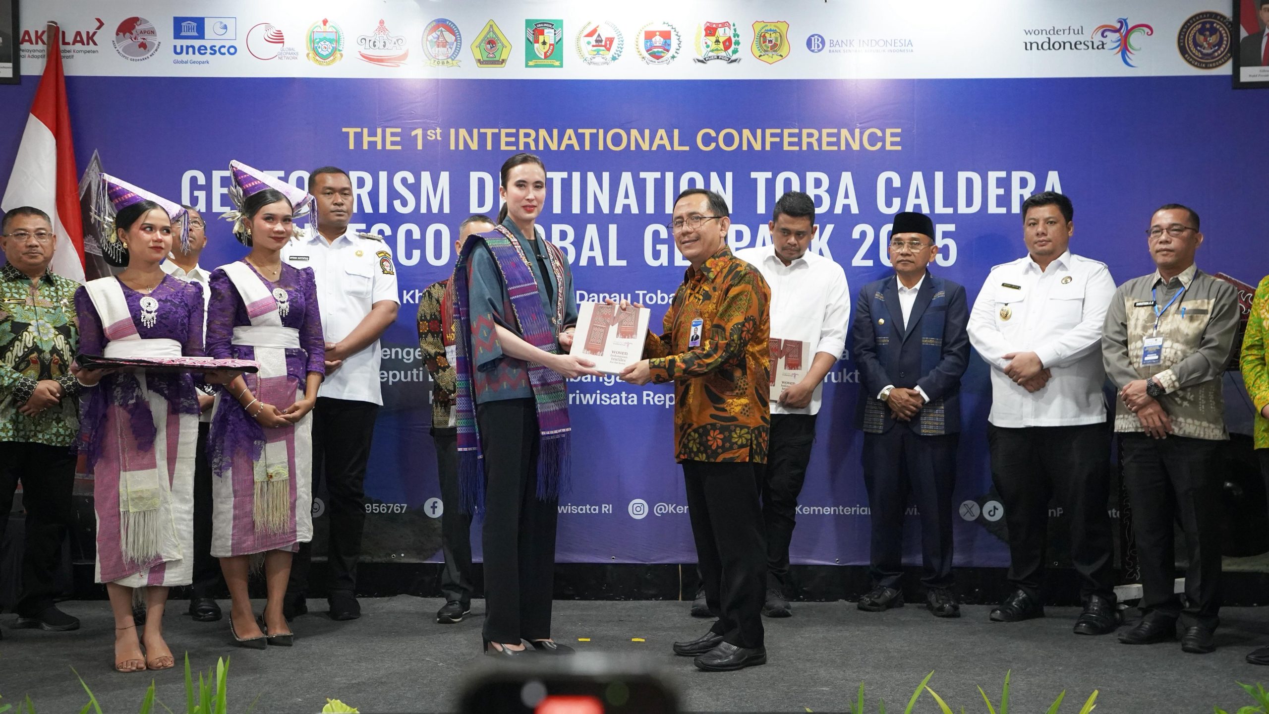 Langkah Bersama Menjadikan Toba Caldera Mendunia, dan Pengembangan Potensi Ekonomi Langkah Bersama Menjadikan Toba Caldera Mendunia, dan Pengembangan Potensi Ekonomi