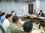 Sekdaprov Sumut, Togap Simangunsong mengikuti Rapat Penataan Kawasan Danau Toba dipimpin Ketua DEN, Luhut Binsar Panjaitan. (Foto. Diskominfo Sumut)