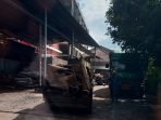 Ngeri! Warga Jarah Pabrik Kaca PT ARB di Kota Bangun