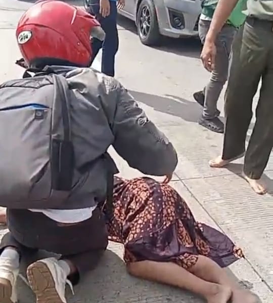 Sepeda Motor Melaju Kencang, Petugas PJR Polda Sumut Tabrak Nenek
