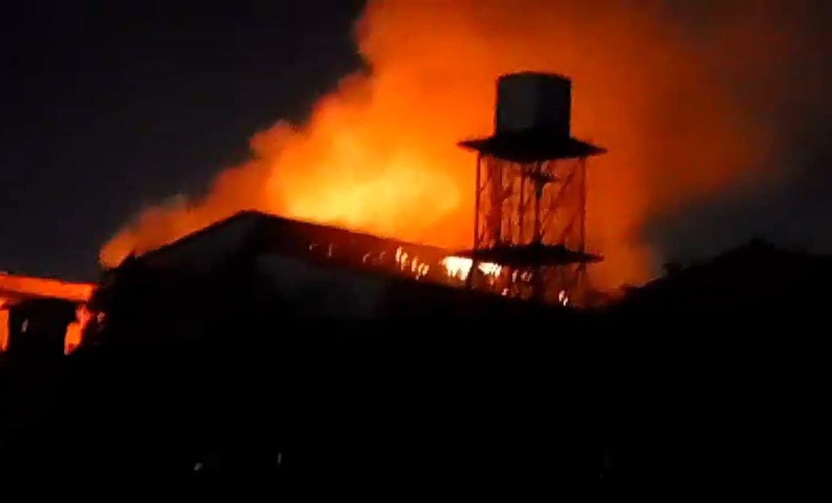 Setelah Pelaku Penjarahan Massal Ditangkap, Pabrik Kaca PT ARB di Kota Bangun Terbakar