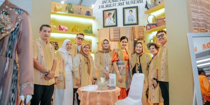 HUT ke-45 Dekranas di Balikpapan, Stan Sumut Pamerkan Tas, Songket, Baju Motif Khas Daerah