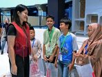 Traktir Anak-anak Yatim Berbelanja Baju dan Sepatu Baru, Kahiyang Ayu: Hanya Ingin Berbagi