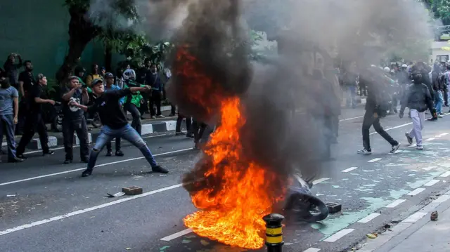 Pengamat Ingatkan DPR: Jaga Ucapan, Jangan Tantang Rakyat