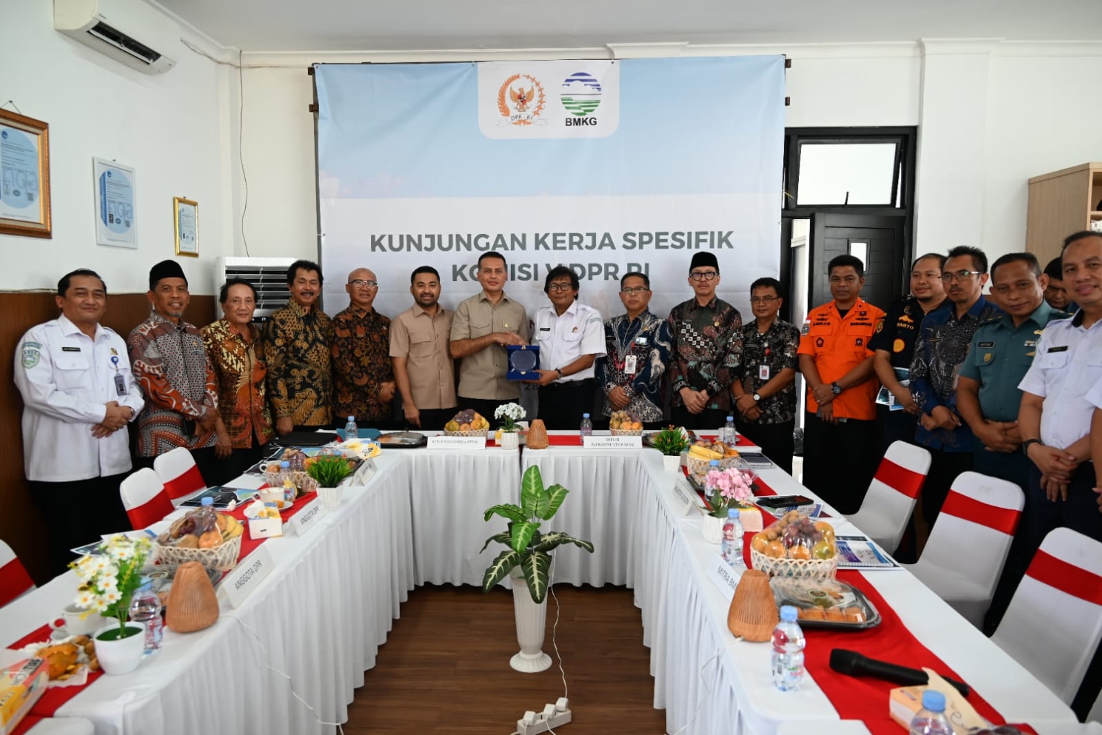 Kunjungi Pelabuhan Merak, Ijeck Tekankan Informasi Kemaritiman Penting Demi Upaya Keselamatan 