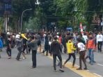 Demo Ribuan Massa di DPRD Sumut Ricuh, Medan Lumpuh
