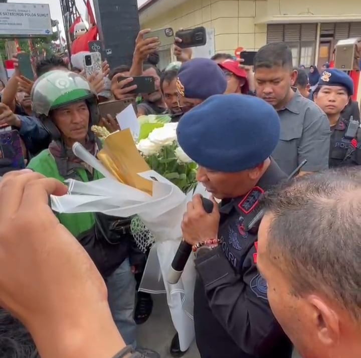 Ratusan Driver Ojol Datangi Mako Brimobda Sumut, Doakan Almarhum Affan Kurniawan