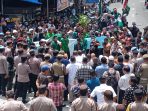 Unjuk Rasa di DPRD Kota Binjai Disambut Sholawatan dan Tari Tapak Sirih 