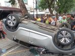 Sedan Terguling di Jalan Putri Hijau, Dikemudikan Seorang Wanita
