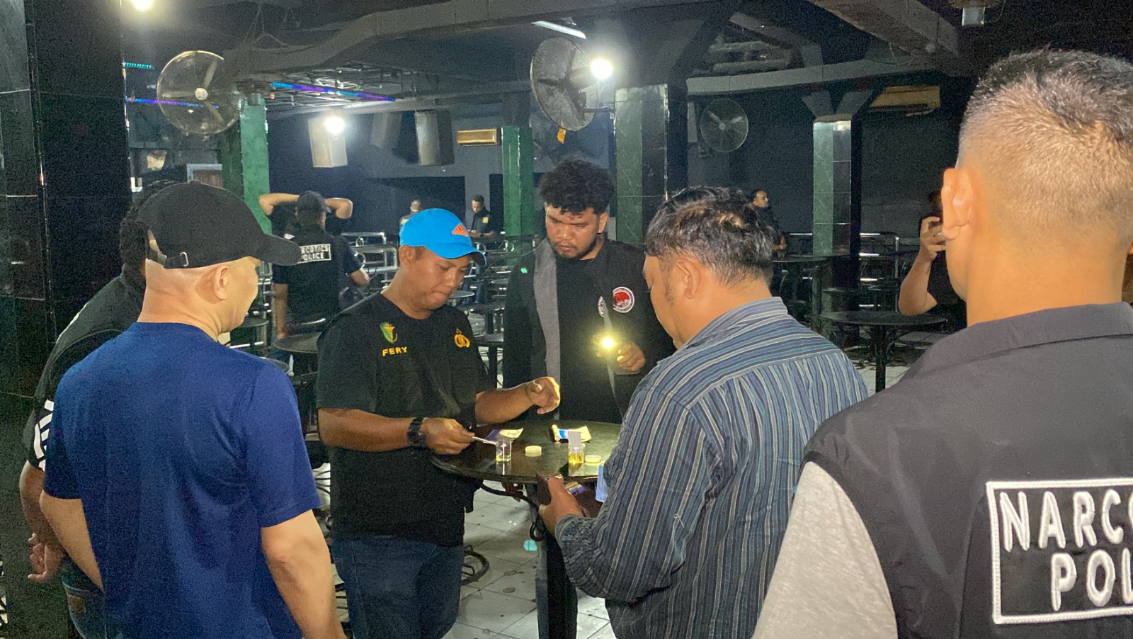 Polisi Razia THM Station, Super dan Helen's, 20 Orang Dites Urine