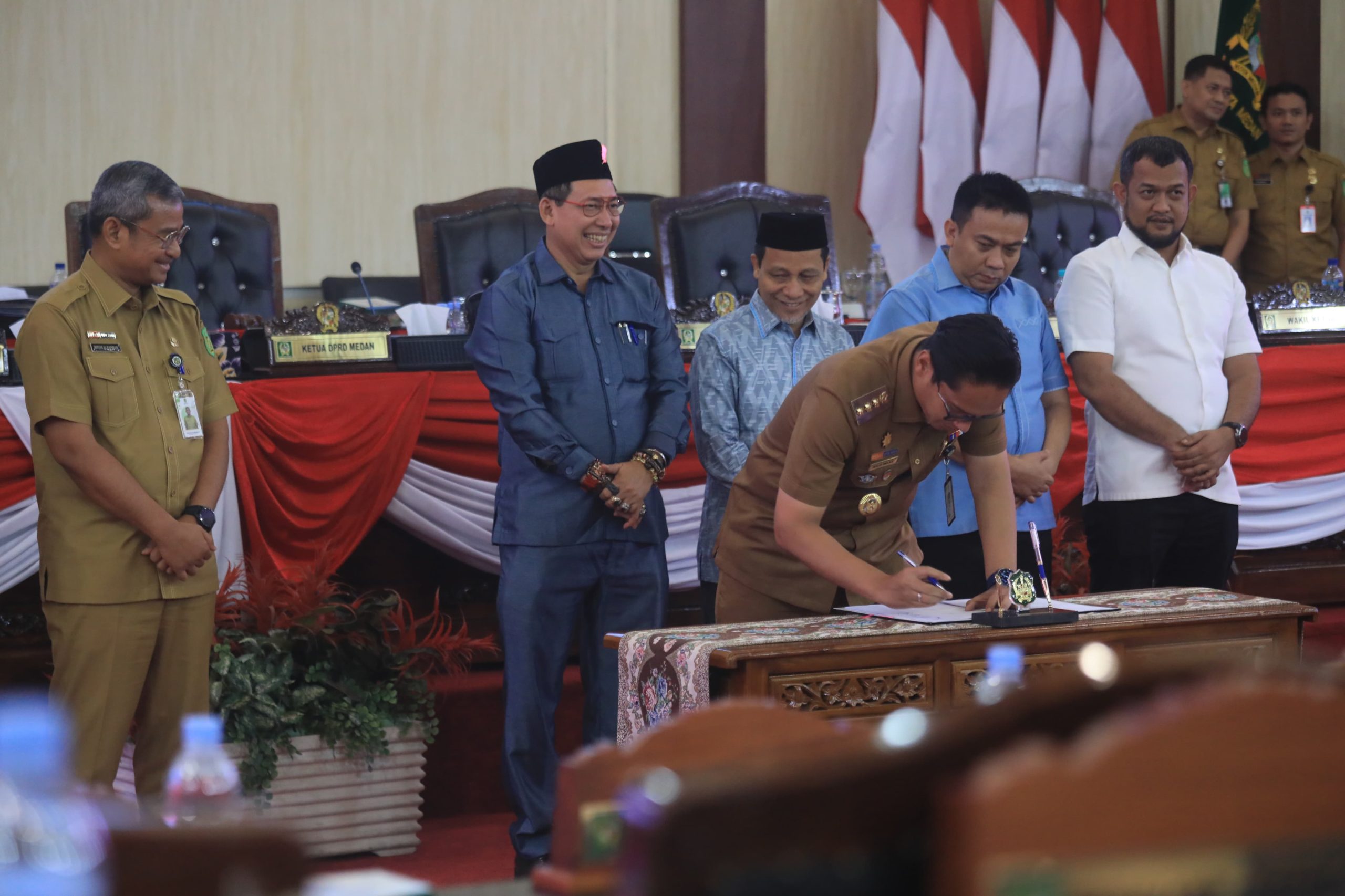 Wali Kota Medan dan DPRD Tandatangani Pengesahan P-APBD 2025 Senilai Rp6,96 Triliun