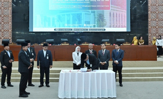 Gubernur Sumut Bobby Nasution Teken Nota Kesepakatan KUA-PPAS Perubahan APBD 2025