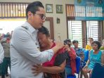 Tangis Haru Pecah, Rico Waas Serahkan Bantuan Korban Kebakaran Asia Mega Mas di Kantor Lurah Sukaramai II