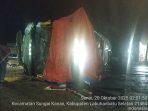 Bus ALS Terguling dan Seruduk Warung di Jalinsum Labusel, 5 Penumpang Luka 