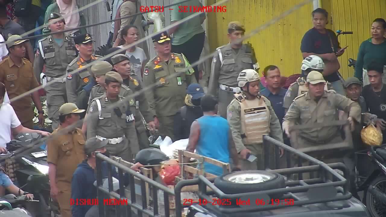 Atasi Keluhan Macet Parah, Satpol PP Tertibkan PKL di Pasar Sikambing: Kembali Fungsikan Badan Jalan Atasi Keluhan Macet Parah, Satpol PP Tertibkan PKL di Pasar Sikambing: Kembali Fungsikan Badan Jalan