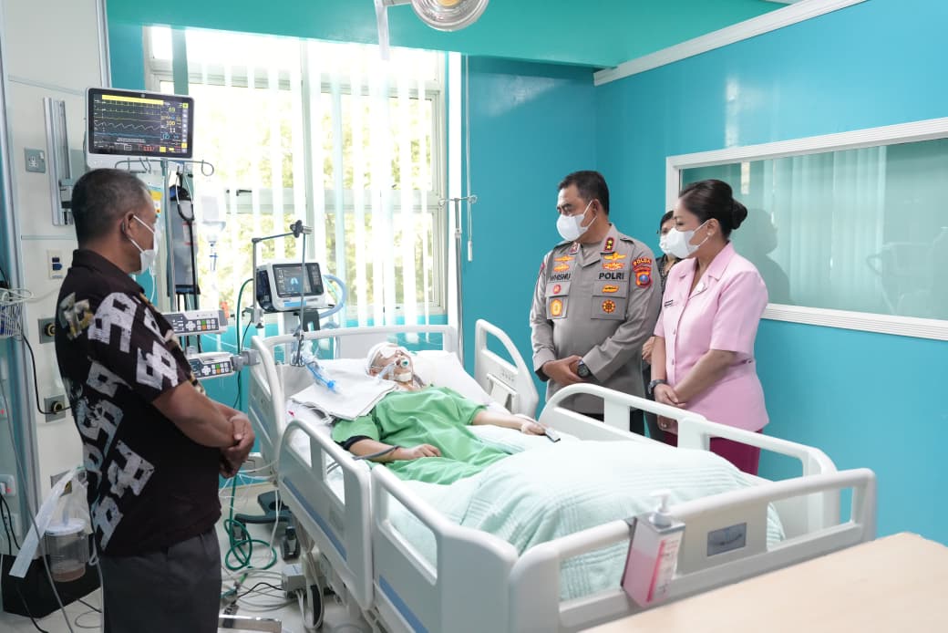 Kapolda Sumut Jenguk Wanita Korban Laka 3 Polisi: Pelaku akan Diproses Pidana dan Etik Kapolda Sumut Jenguk Wanita Korban Laka 3 Polisi: Pelaku akan Diproses Pidana dan Etik