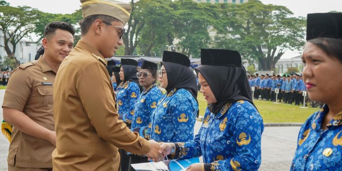 Rico Waas Serahkan 8.533 SK PPPK Paruh Waktu Pemko Medan Pegawai Pemerintah dengan Perjanjian Kerja