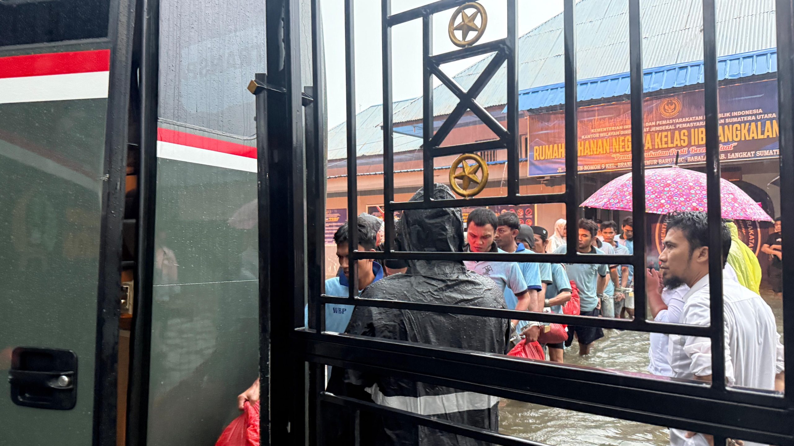 Banjir di Langkat! Rutan Pangkalan Brandan Lumpuh, 435 WBP Dievakuasi Besar-Besaran