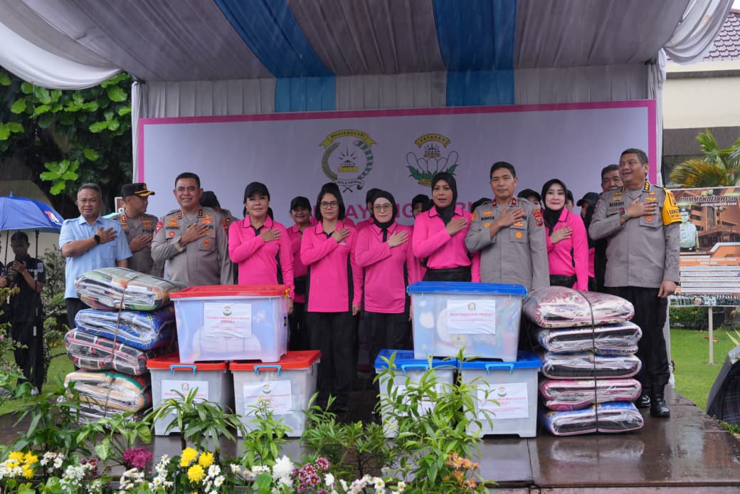 Polda Sumut dan Kemala Bhayangkari Salurkan Bantuan Sembako untuk Korban Bencana