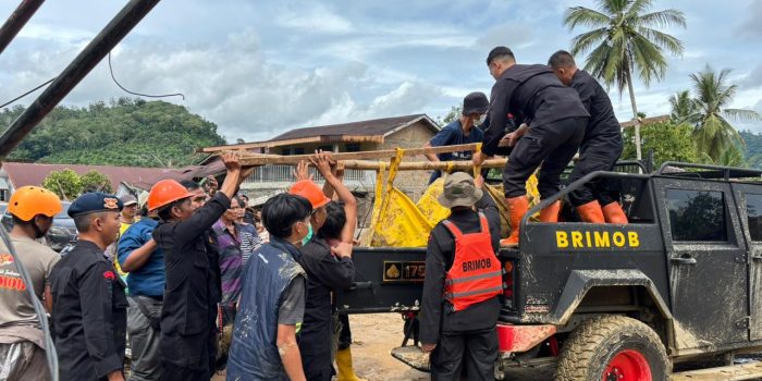 Bencana di Sumut : 1.076 Korban, 147 Meninggal Dunia, 174 Dalam Pencarian Bencana di Sumut : 1.076 Korban, 147 Meninggal Dunia, 174 Dalam Pencarian