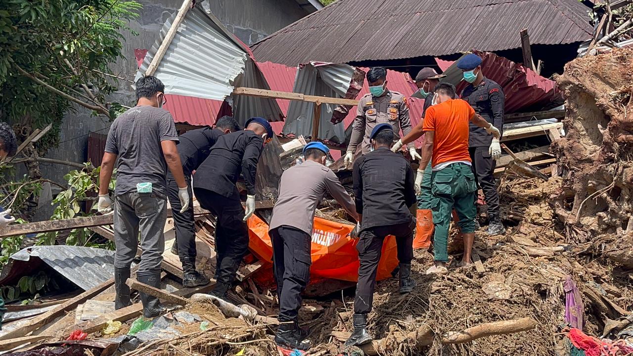 Jenazah Orang Tua Personil Satbrimob Polda Sumut Ditemukan di Lokasi Longsor Sibolga